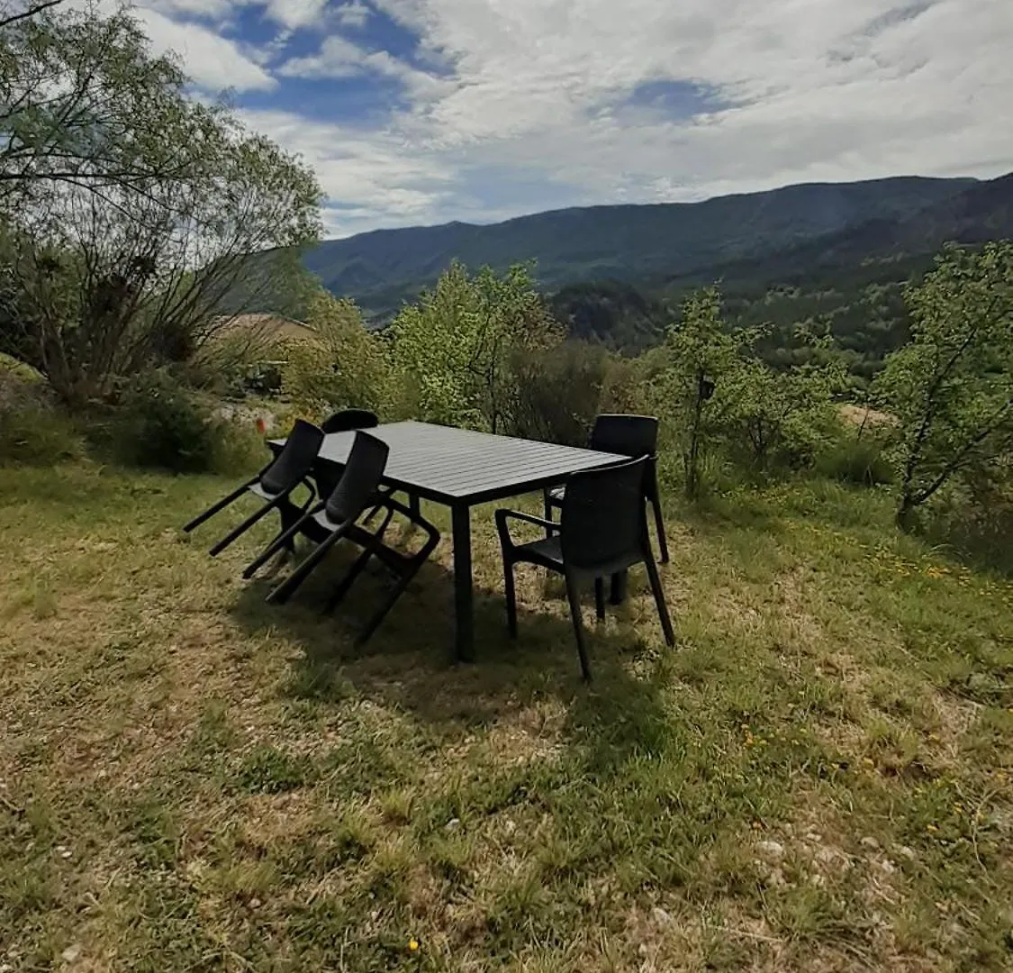 Les Terrasses Du Paradis Guest House Orpierre France